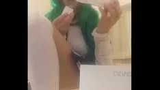 Oynat Daha sonra uysal kuzeninizin ne yaptığını araştırın... onun geçişinde ne var?