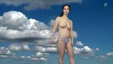 Oynat 2 numaralı oturan Natasha