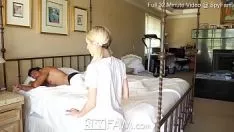 चलाएँ स्पाईफैम ट्रेड गर्ल जीनस पाइपर पेरी बकवास और स्किम ऑफपाई के लिए स्टील्थ मॉम्स डिल्डो