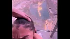 Jouer Sashay d'aspiration latina interracial avec une prise je