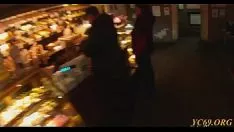 تشغيل تحصل إيلينا البرونزية الجذابة على صدم من الفرح