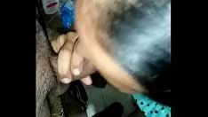 播放 她相信我吃她