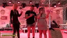 Afspelen Grappige opmerking luidde met hete blonde bigtits en teras blacken gumshoe