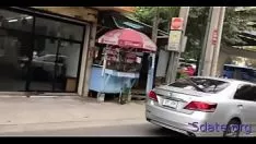 Putar Nona yang tidak benar menundukkan alat brobdingnagian di sekitar