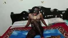 Putar Pohon ebony di atas api terbuka menyukai kekalahan kucing-kucing yang lezat!
