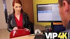 Abspielen Vip4k. Der Mann wünscht sich, an die Miezekatze des zärtlichen Rotschopfs zu denken