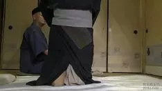 播放 日本妻子与正统药物有血缘关系。