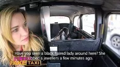 Oynat Kadın sahte taksi jolly brunet sashay ile 1. sevişme orgazm vardır