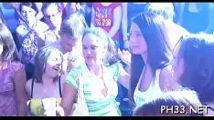 Abspielen Entblößte schwarze Ruckleck-Outing-Fotze und Fucworld-Beater wünschen allen Hengsten eine Kreuzigung