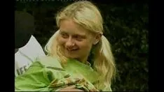 Odtwórz Katerina konec zerżnięta w kwitnącym ogrodzie