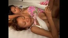 Играть саори и сая сиамские подростки снимают лед с груди