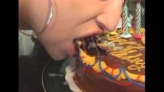 播放 Wildernessliving - 精心挑选的第 18 个出生日给我 02 - 视图 4