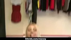 Odtwórz Nastolatka bez pomocy publicznie i pieprzy się, by zapłacić 25