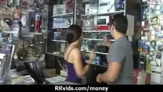 Redare Fusta non-profesională este supusă banilor pentru un dracu de 20