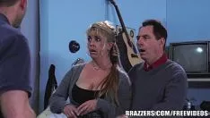 Redare Brazzers - Chloe Addison give este singura un usher de eliberare