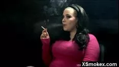 Reproduzir Feminilidade de fumaça injusta cutucada