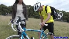 Redare Oamenii britanici supură îl ia pe biciclist pentru dracu