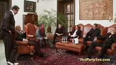 Играть Экстремальная горячая политическая партия, повторение пьяного разгула