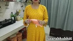 Redare Mama vitregă indiană fierbinte a fost prinsă cu prezervativ înainte de a o dracu tare în prim-plan în audio hindi. video de sex hd