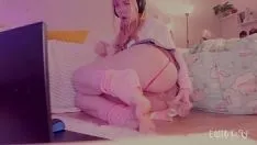 Oynat Büyük göt üvey kız çok yaramaz olduğu için anal sonra oral anal alır