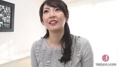 Abspielen Vergessene freuden bei einem av-shooting mit einer prominenten frau wiedererlangen