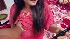Reproduzir Fantasia proibida de Desi da meia-irmã: dramatização pornográfica caseira de uma linda adolescente indiana