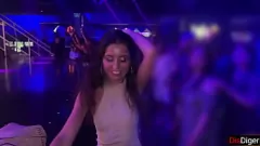 Afspelen Anale ontmoeting op studententoilet: Katty West wordt ruw in elk gaatje geneukt
