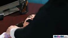播放 丰满的女同性恋摩洛伊斯兰解放阵线打屁股，吃了小女孩的猫