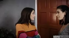 Reproducir Trío del marido engañando con MILF tatuado y Petite Stepsis
