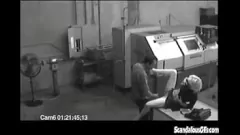 Riproduci La seducente bionda MILF si scatena al lavoro con una sega bollente e una leccata appassionata di fica