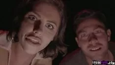 تشغيل الرجل يقضي على خنقه ليسجل تعويذة تزحف الأنوثة تحته!
